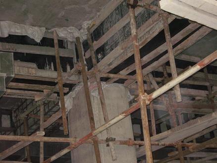 梁的加固采用上海環(huán)宇結(jié)構(gòu)加固料：秀樸-J45