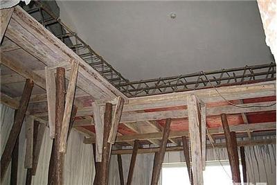 梁的加固采用上海環(huán)宇結(jié)構(gòu)加固料：秀樸-J45