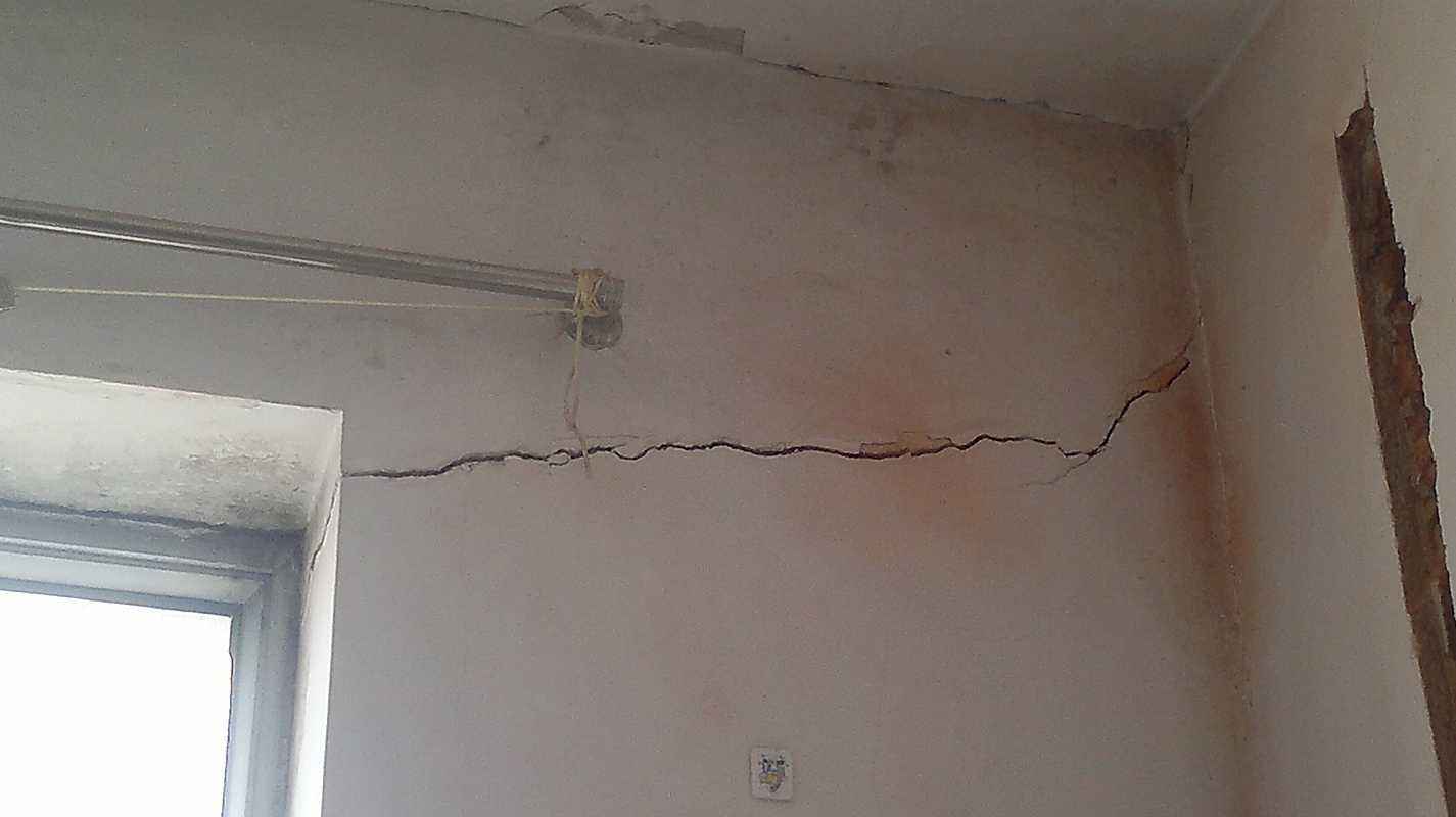 剪力墻裂縫修補(bǔ)采用上海環(huán)宇的修補(bǔ)砂漿（聚合物水泥砂漿）：秀樸-SJ45