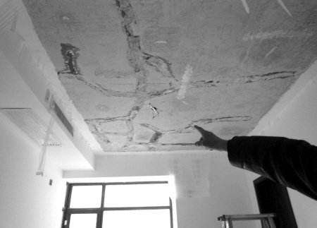 墻體裂縫修補(bǔ)可使用上海環(huán)宇建筑工程材料有限公司生產(chǎn)的修補(bǔ)砂漿（聚合物水泥砂漿）：秀樸-SJ45