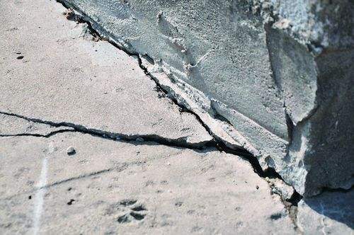 修補(bǔ)墻角裂縫可使用上海環(huán)宇建筑工程材料有限公司研發(fā)生產(chǎn)的聚合水泥砂漿（修補(bǔ)砂漿）：秀樸-SJ45