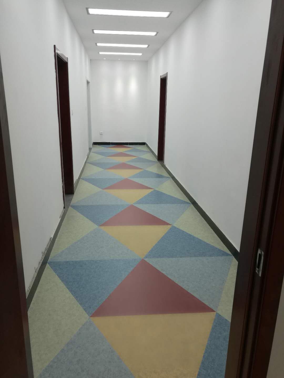  迪萊斯地膠新菲爾